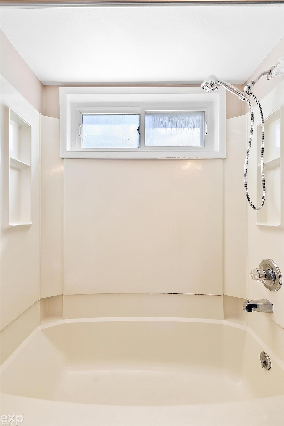 26738 Dale St, Roseville, MI 48066 - photo 1