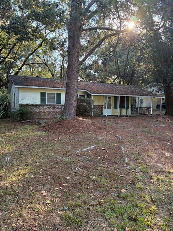 613 Wesley Ln E, Mobile, AL 36609 - photo 1