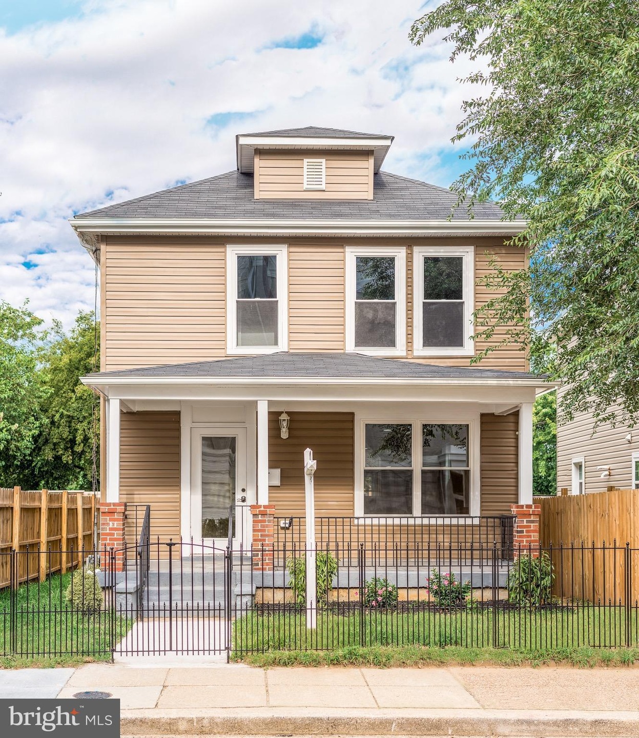 1036 45th St NE, Washington, DC 20019 - photo 1