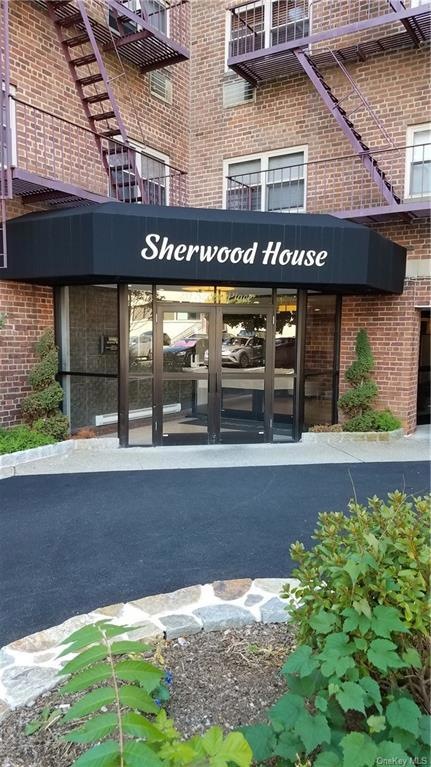 Sherwood House unit 3L, Yonkers, NY 10704 - photo 1