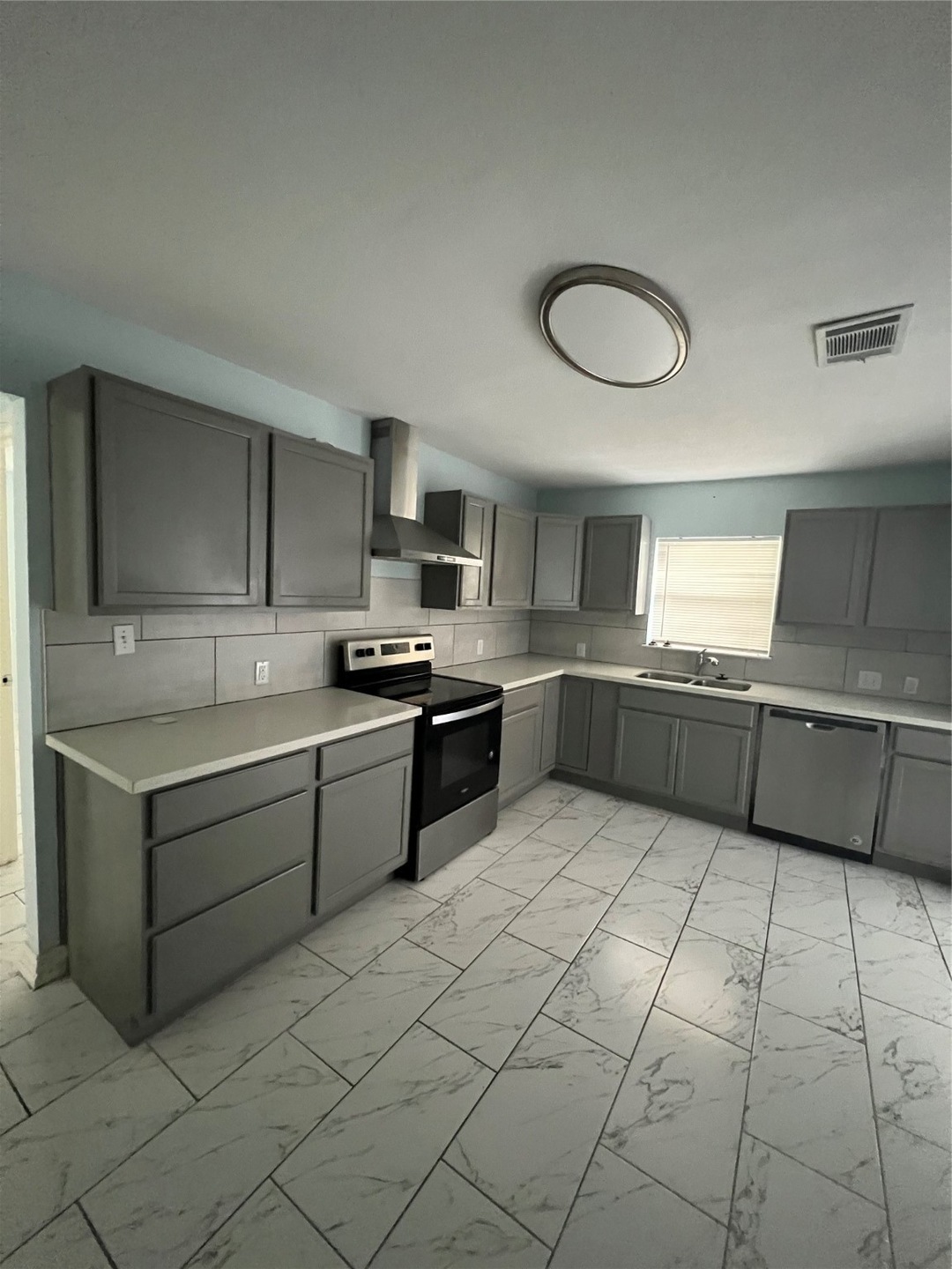 1002 Sally Anne Dr, Rosenberg, TX 77471 - photo 1