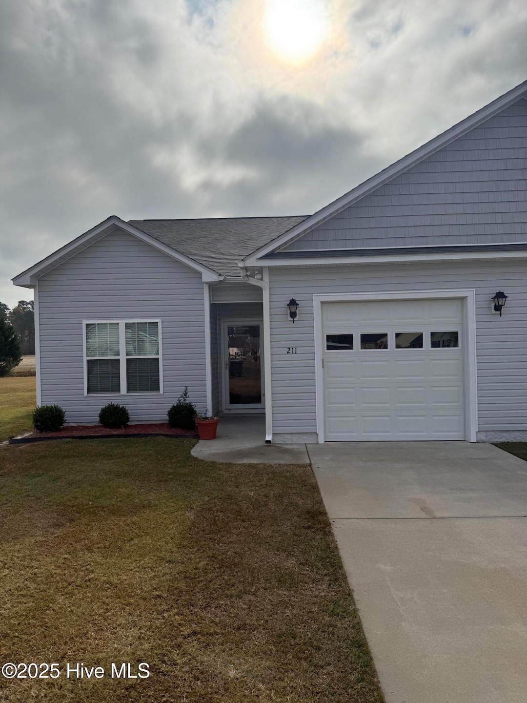 211 Briarcliff Ct, Kinston, NC 28501 - photo 1