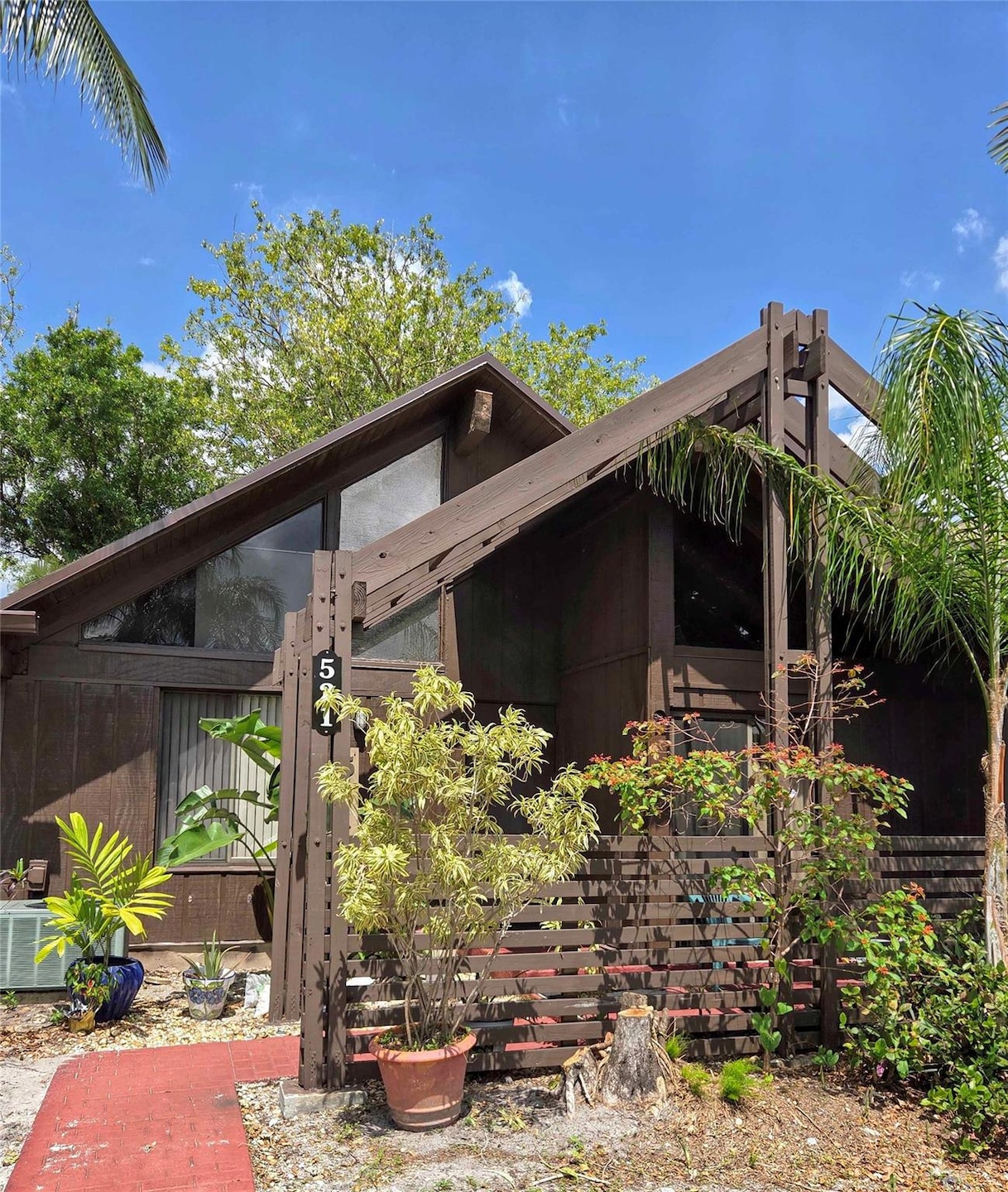 Under Contract $289,000