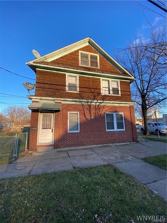 1079 Payne Ave, North Tonawanda, NY 14120 - photo 1