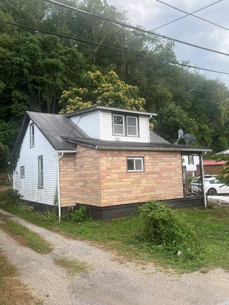 28 Highland Ave, Beech Bottom, WV 26030 - photo 1