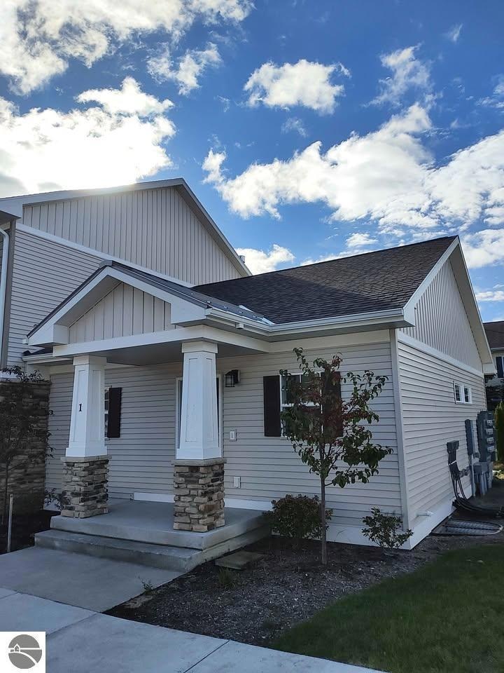 1542 Simsbury St, Traverse City, MI 49686 - photo 1