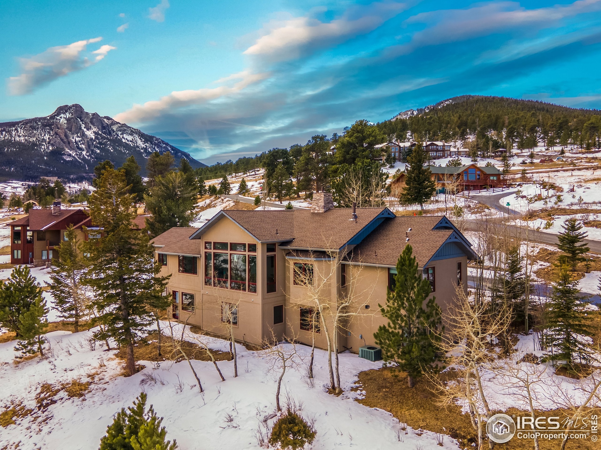 Beautifully appointed executive mountain home with spectacular views and high end finishes throughout