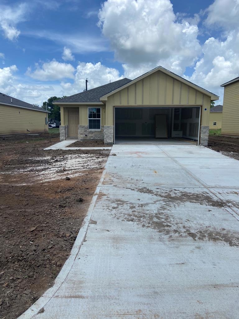 2913 4th St, Bay City, TX 77414 - photo 1