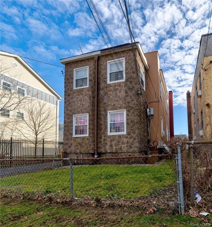 Sold $925,000 • Co-Listing Agent