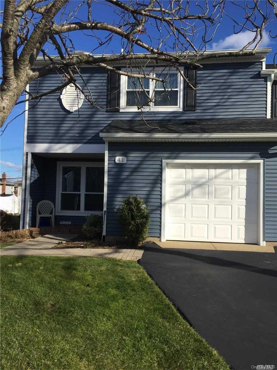 100 Baker Ct unit 41, Island Park, NY 11558 - photo 1