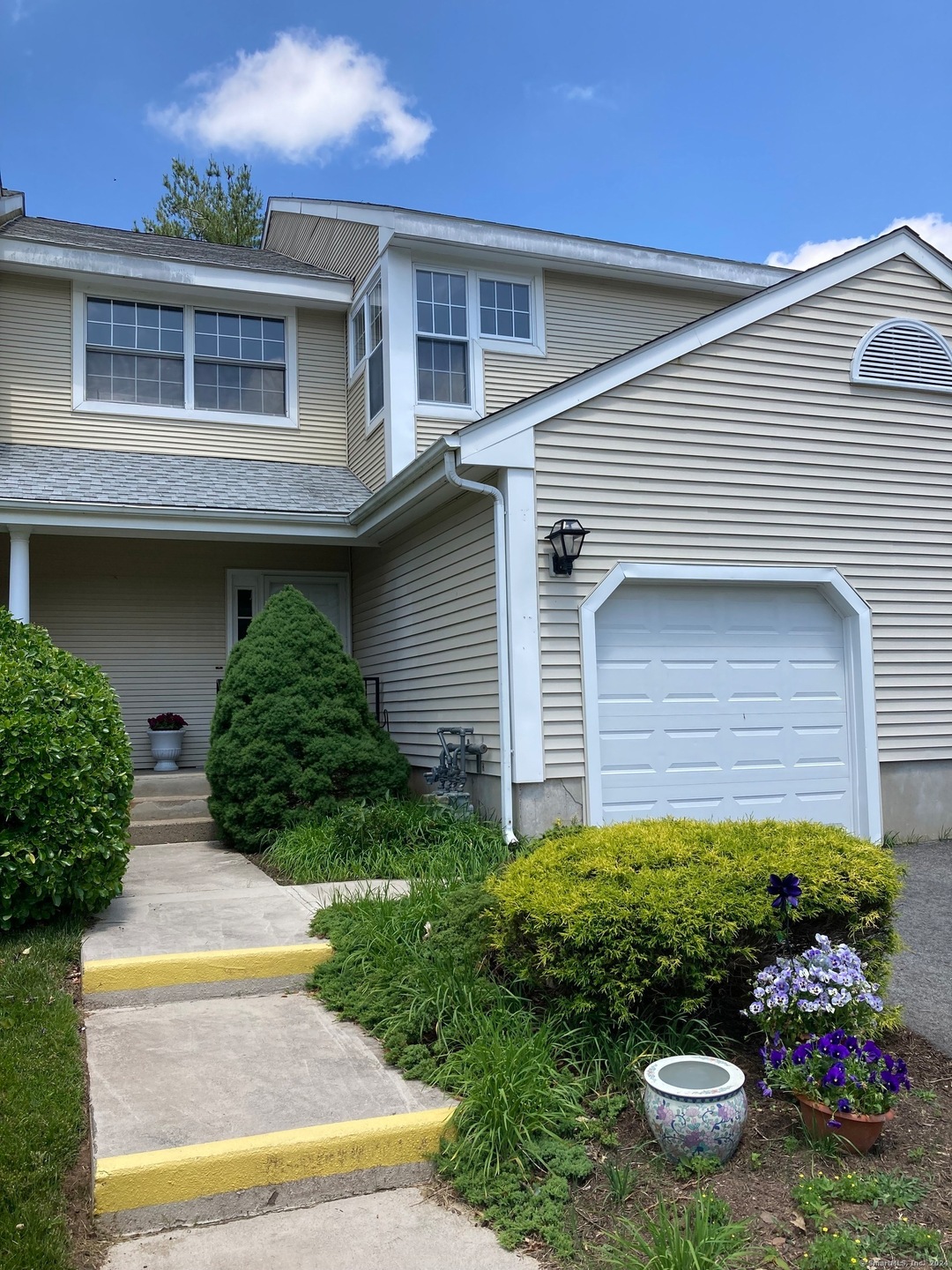 202 Limner Cir, Rocky Hill, CT 06067 - photo 1