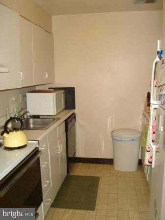 140 W Barre St unit R, Baltimore, MD 21201 - photo 1