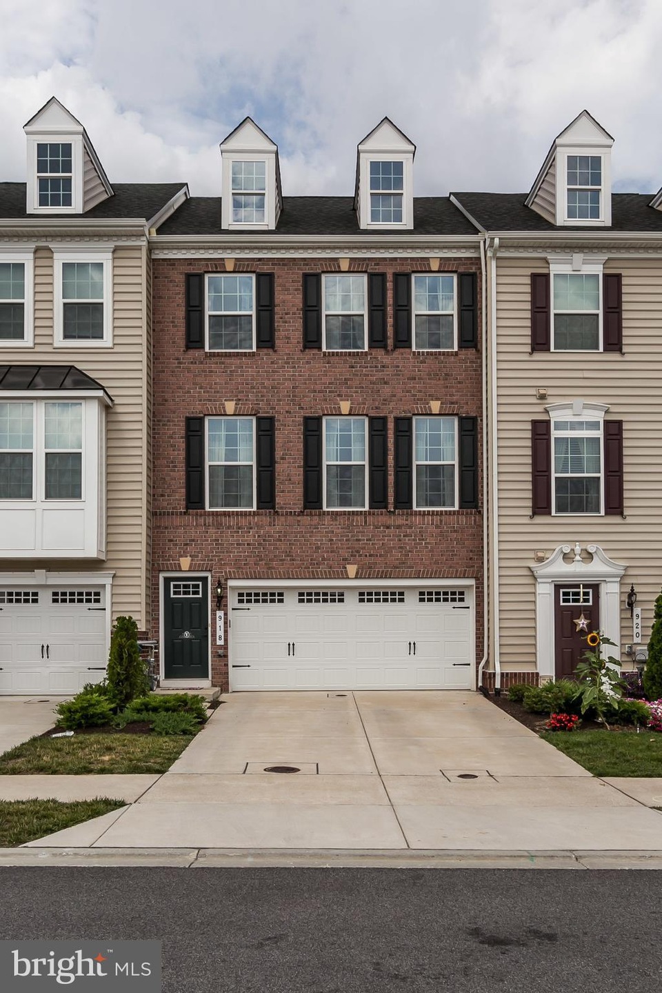 918 Magnolia Blossom Ct, Sykesville, MD 21784 - photo 1