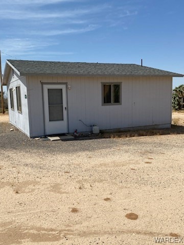 The front door does not face the road.