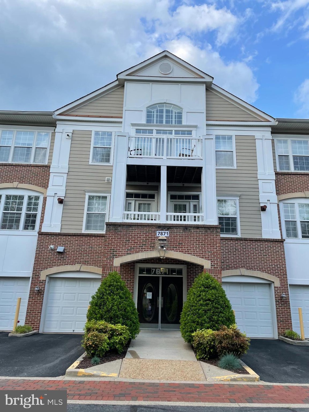 7871 Rolling Woods Ct unit 403, Springfield, VA 22152 - photo 1