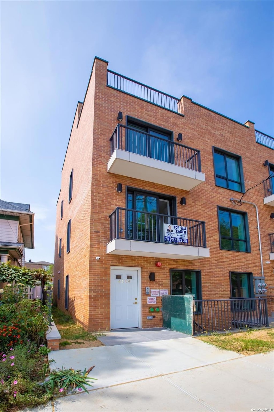 Sold $2,056,100 • Co-Listing Agent