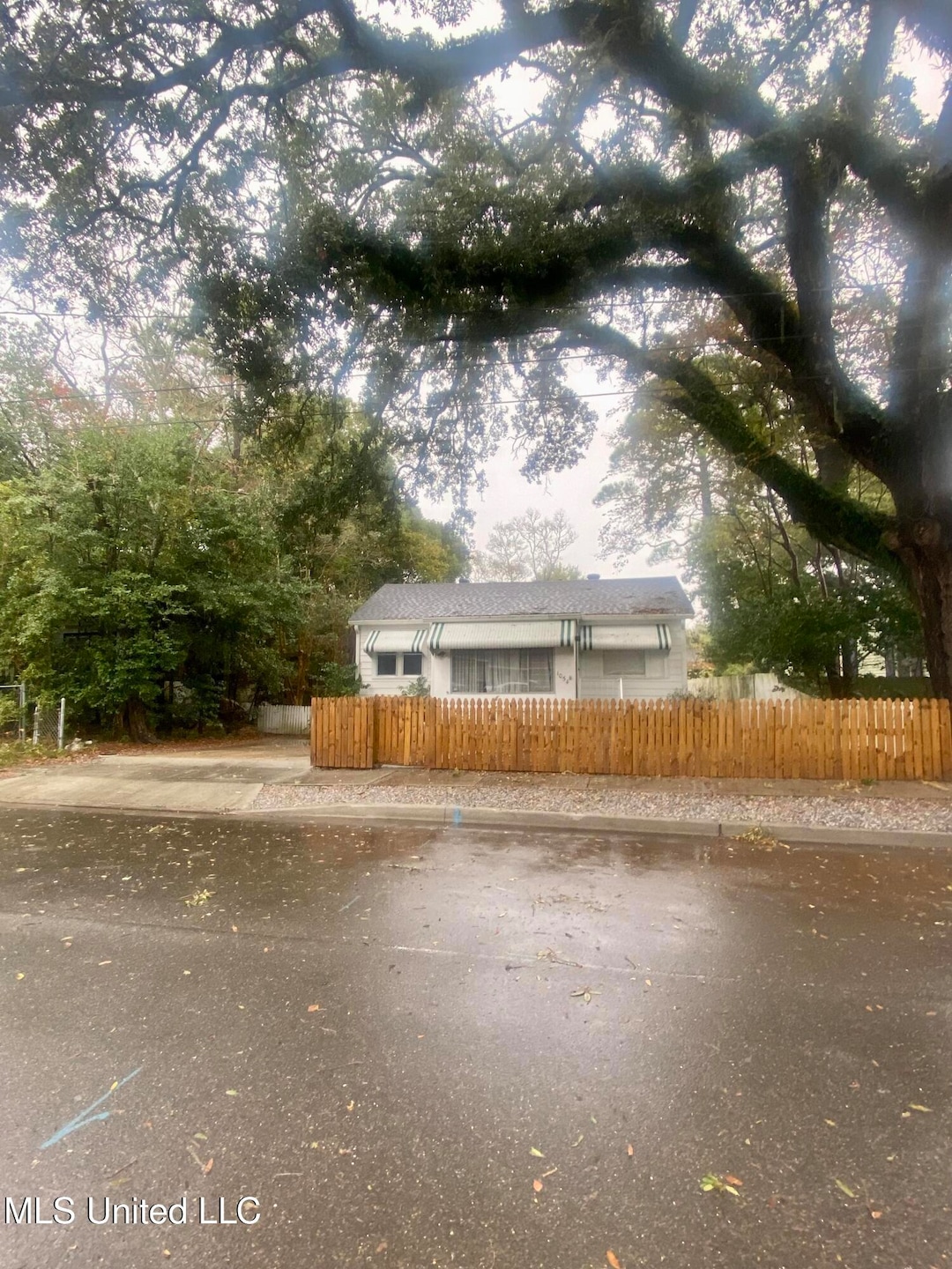 1054 Columbus St, Biloxi, MS 39530 - photo 1