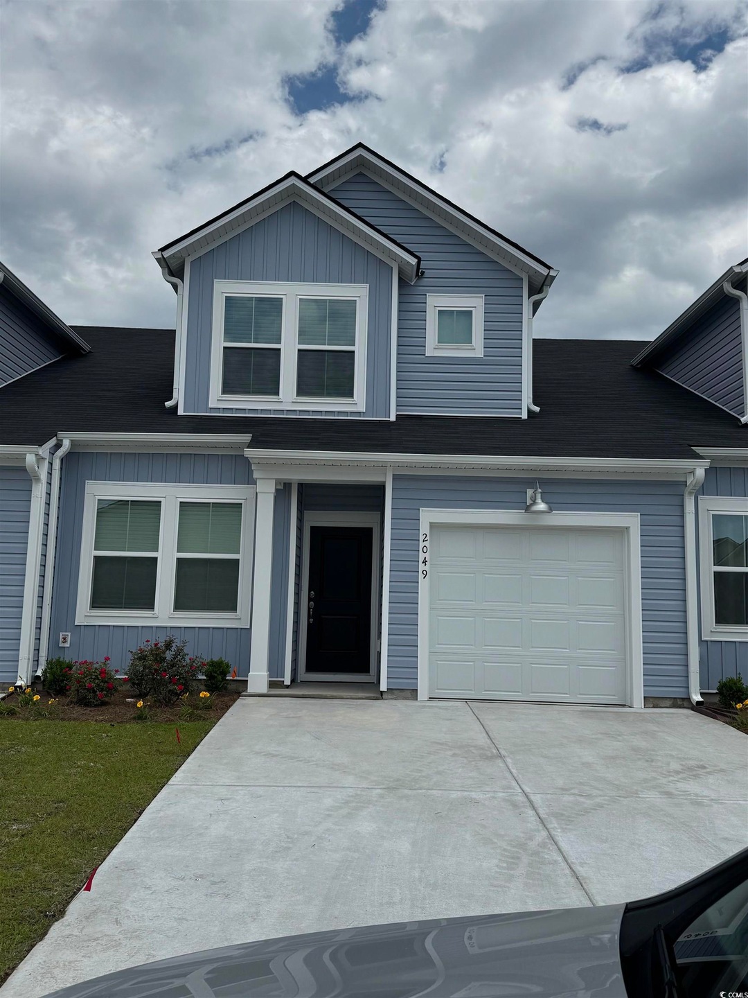 View of front of house with driveway, a garage, an