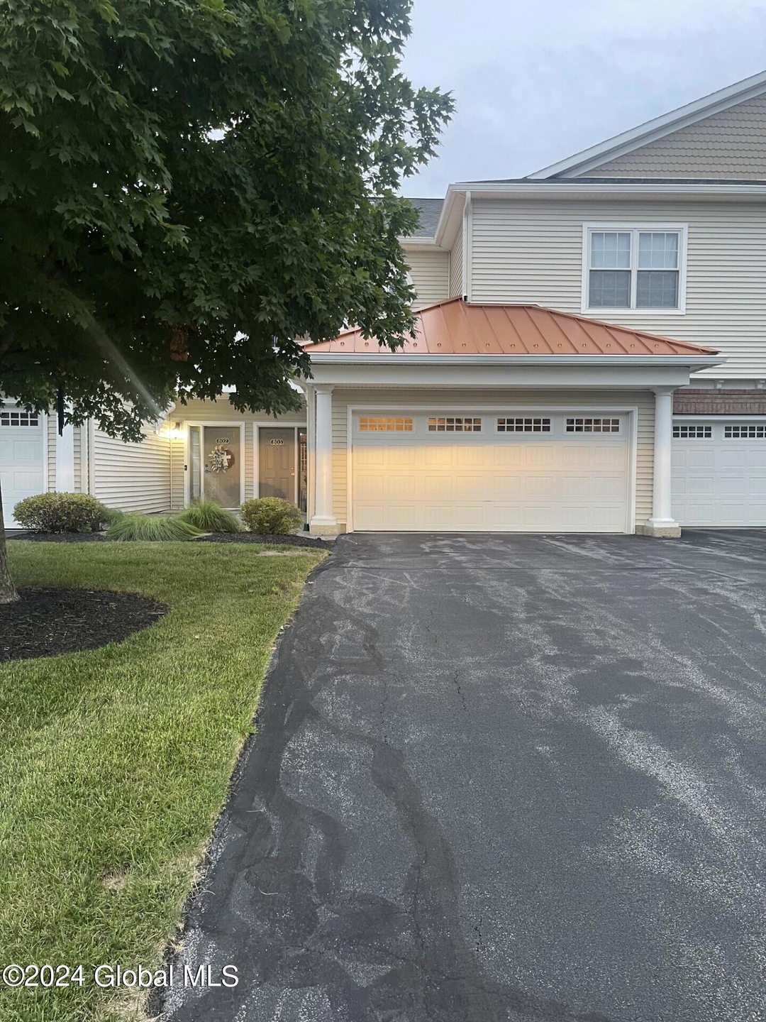 803 Vly Point Dr, Niskayuna, NY 12309 - photo 1