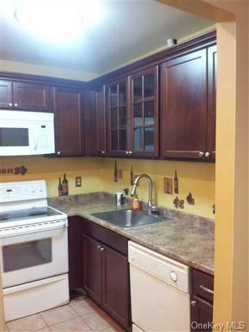 3 Scarborough Ln unit 3C, Wappingers Falls, NY 12590 - photo 1