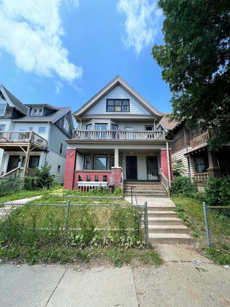 2463 39th front