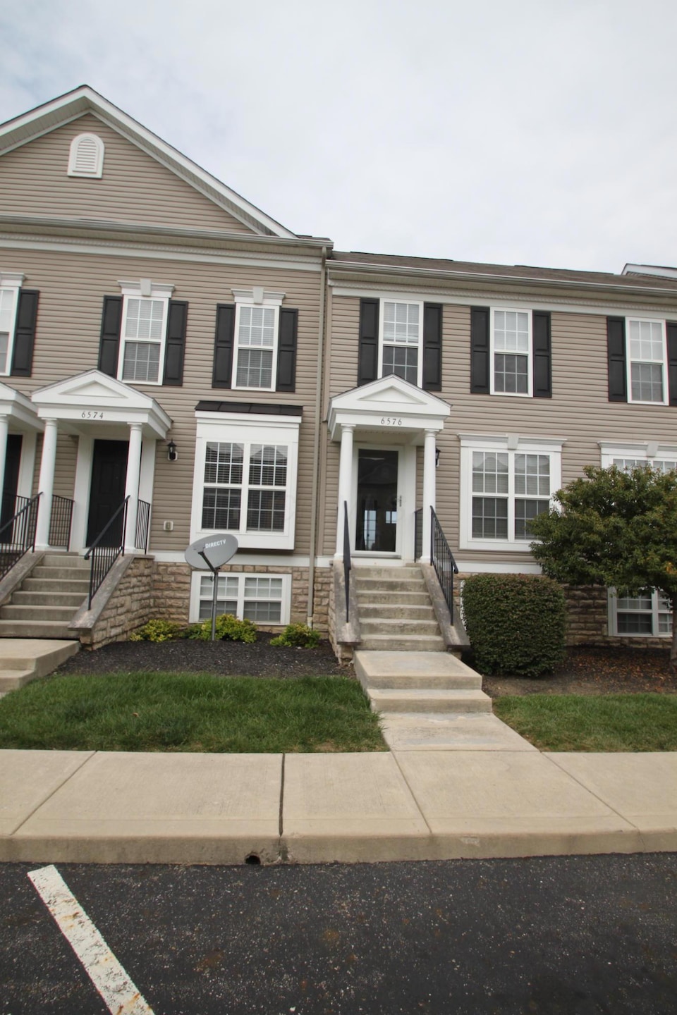 6576 Crab Apple Dr, Canal Winchester, OH 43110 - photo 1