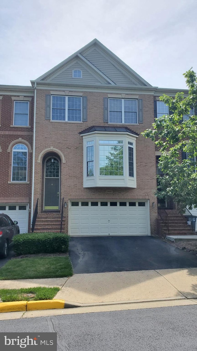 25828 Commons Square, Chantilly, VA 20152 - photo 1