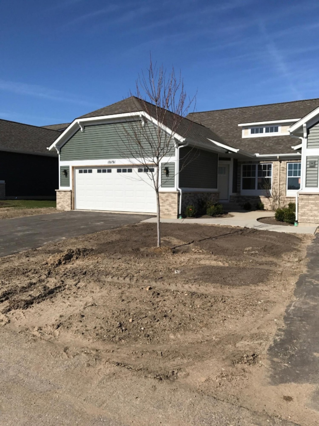 10191 E Crossroads
