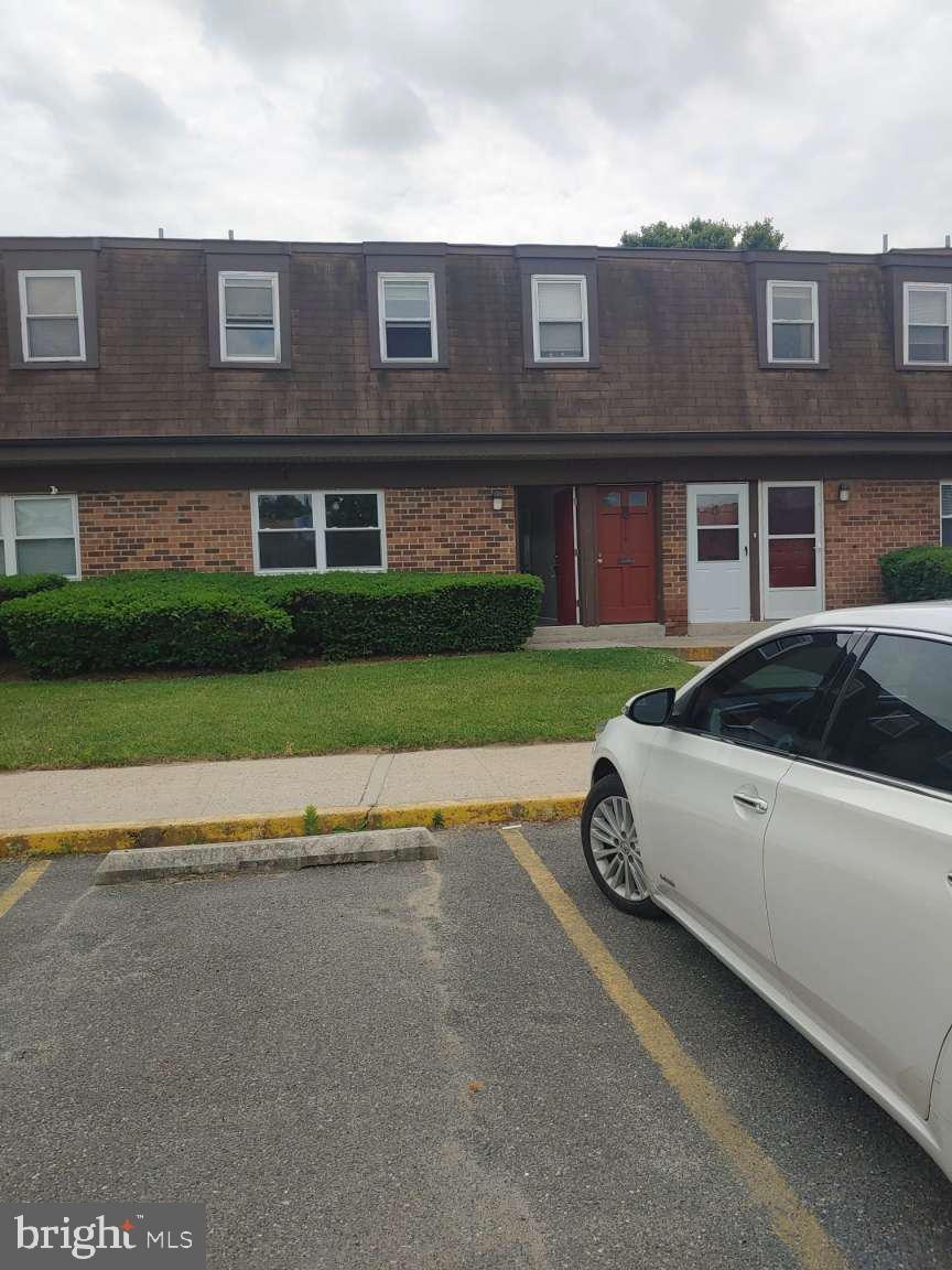 803 Henri Ct unit 803, Burlington, NJ 08016 - photo 1