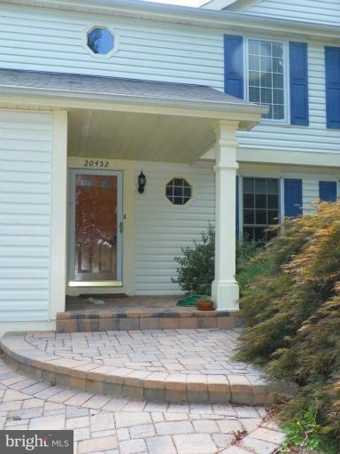 20452 Watkins Meadow Dr, Germantown, MD 20876 - photo 1