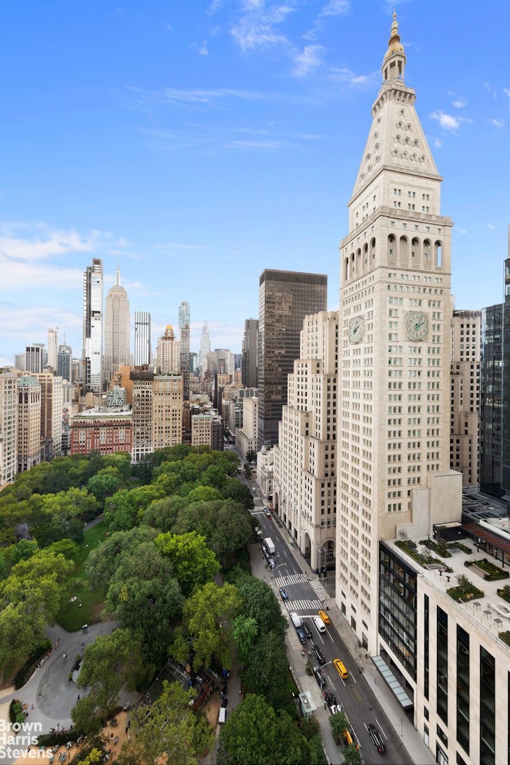 Madison Green unit PHN, New York, NY 10010 - photo 1