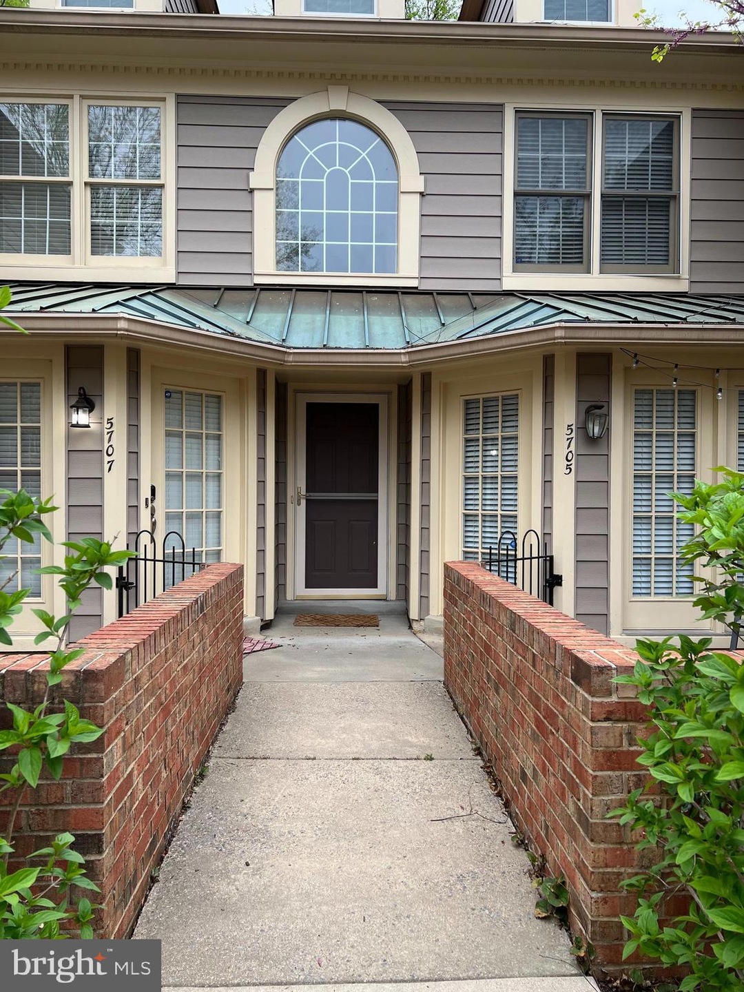 5705 Mayfair Manor Dr unit 86, Rockville, MD 20852 - photo 1