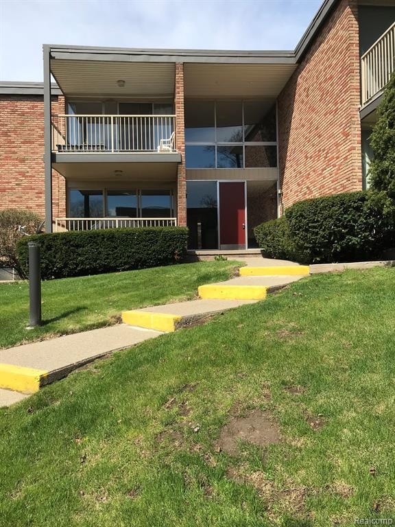4049 W Maple Rd unit A, 206, Bloomfield Hills, MI 48301 - photo 1