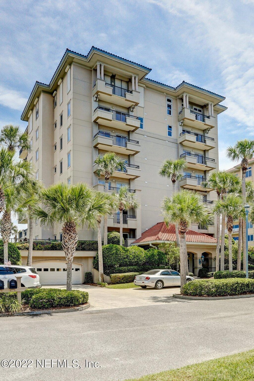 1-web-or-mls-Seaside Retreat Bldg 1 (4)