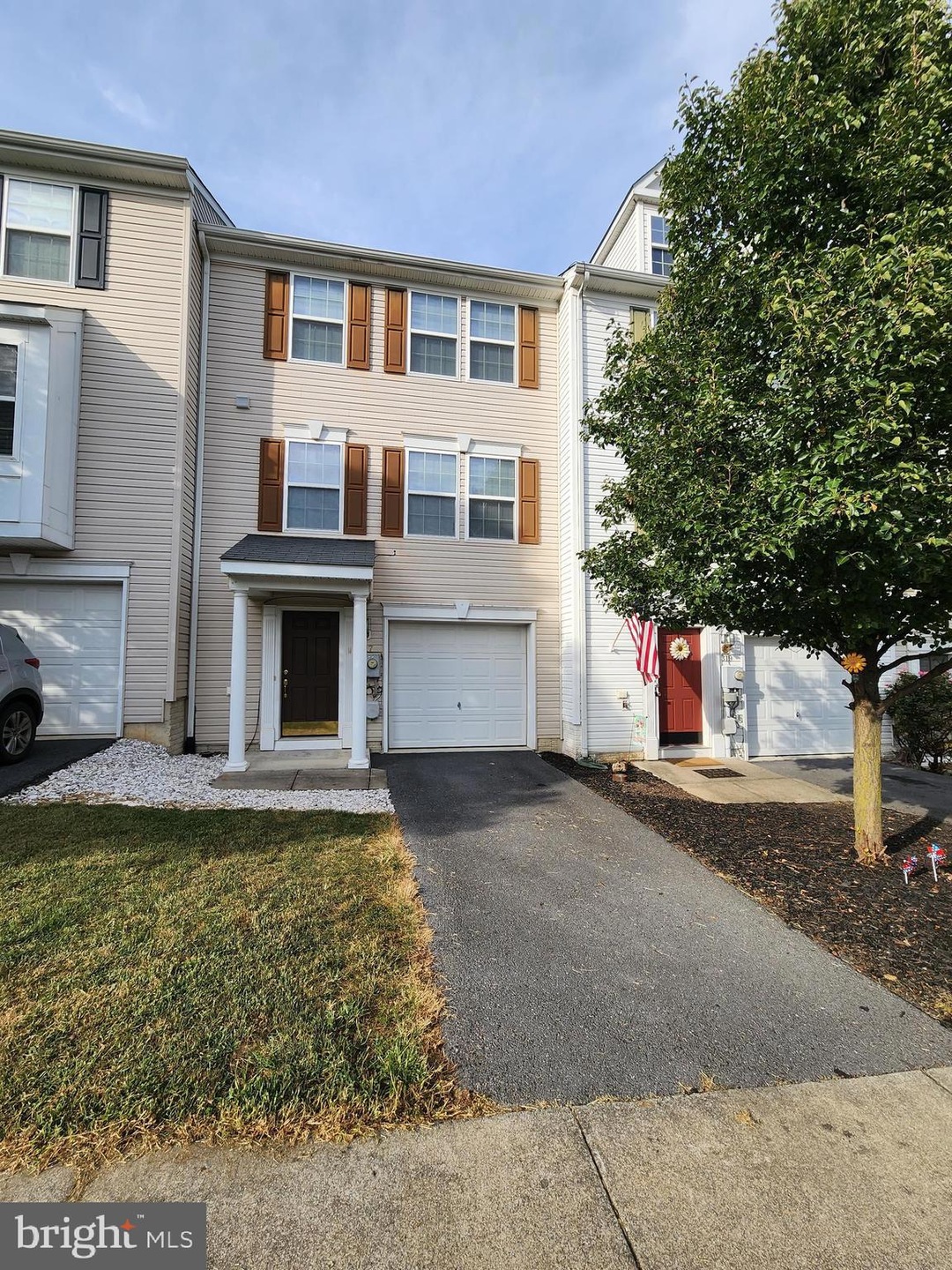 317 Scarboro Dr, Bunker Hill, WV 25413 - photo 1