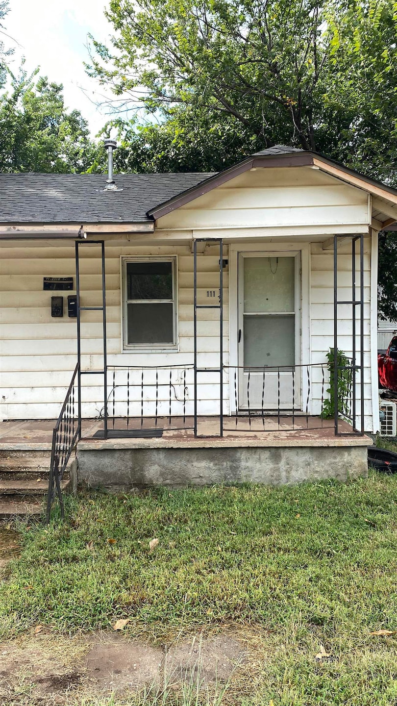 111 and 111 1/2 W Locust, Enid, OK 73701 - photo 1