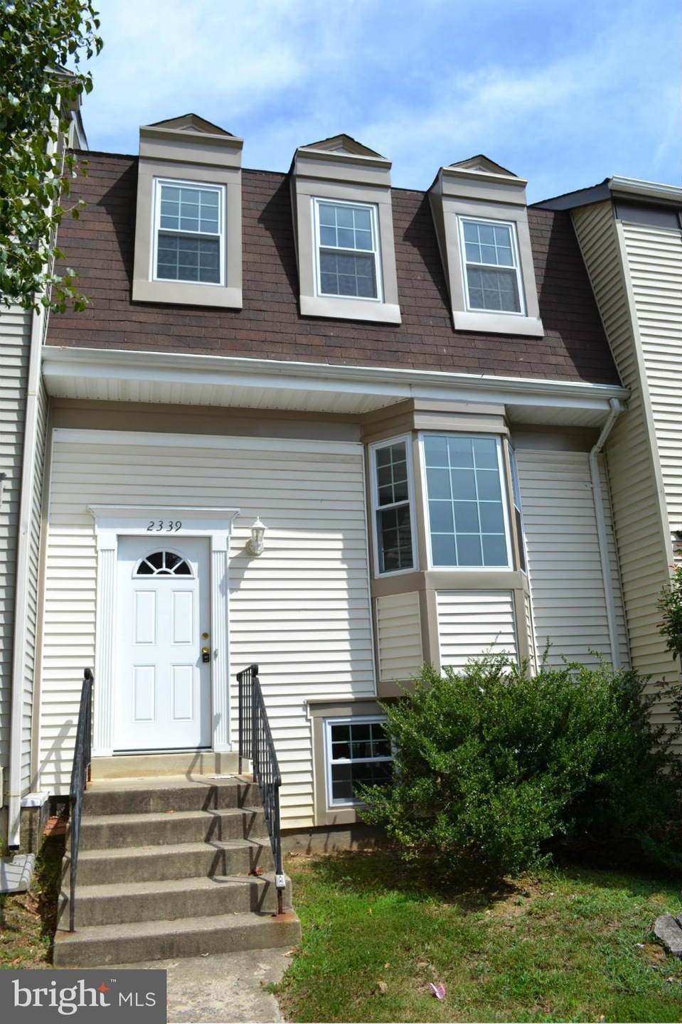 2339 Hunters Square Ct, Reston, VA 20191 - photo 1