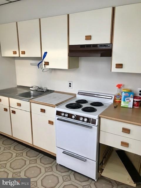 14 Cherry St unit TOP FLOOR, Darby, PA 19023 - photo 1