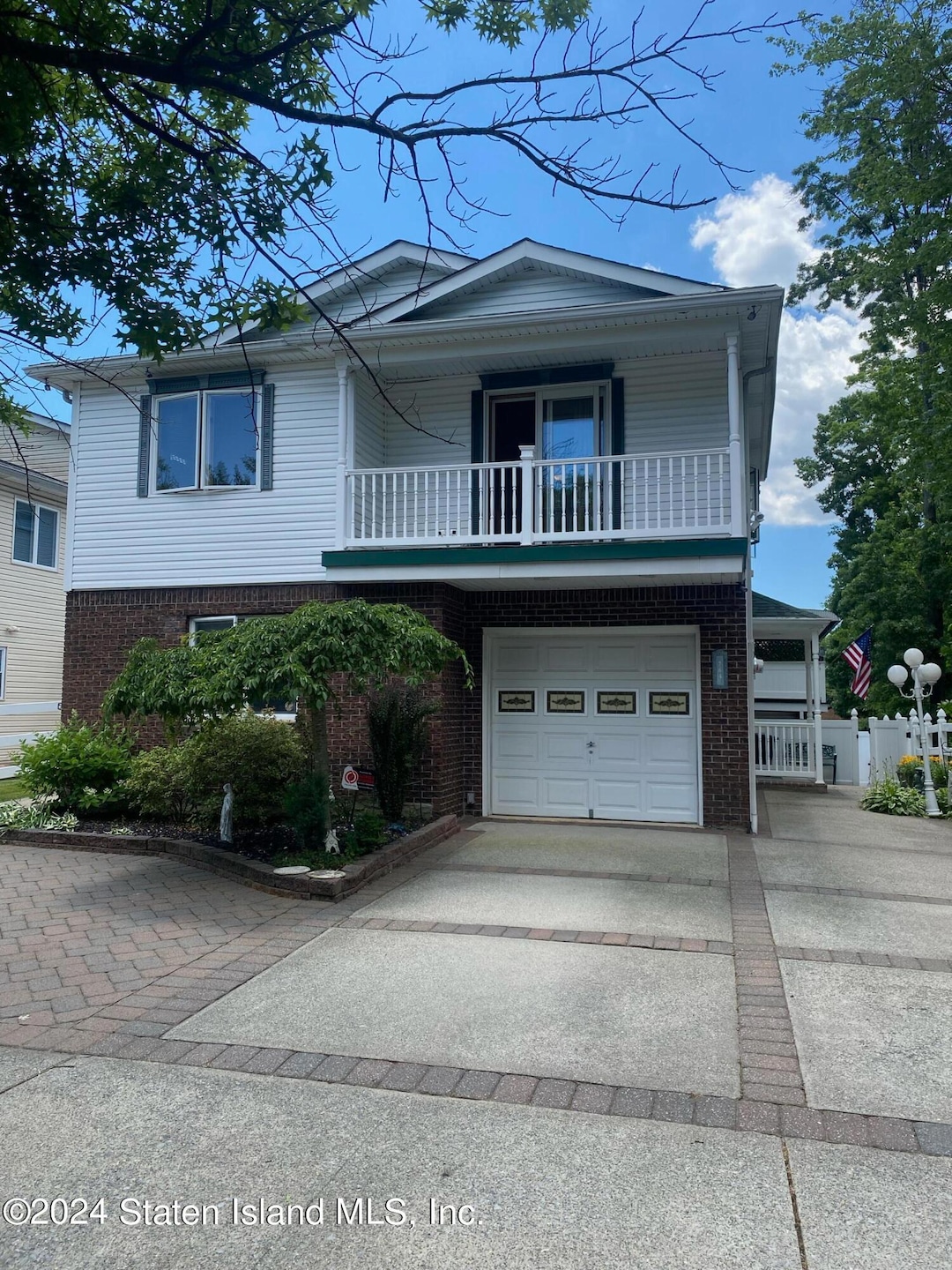 Sold $985,000 • Co-Listing Agent