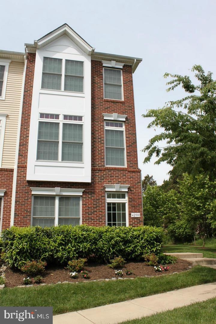 42591 Pine Forest Dr, Chantilly, VA 20152 - photo 1