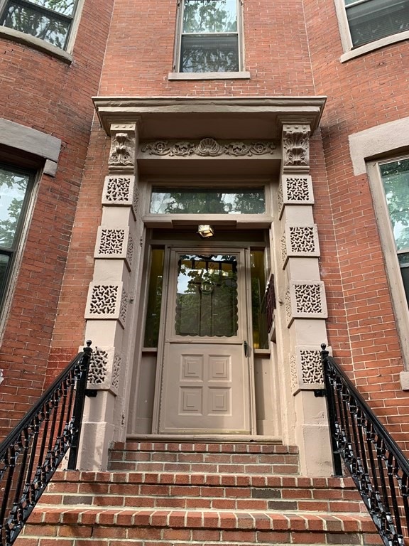 11A Hanson St unit 4, Boston, MA 02118 - photo 1