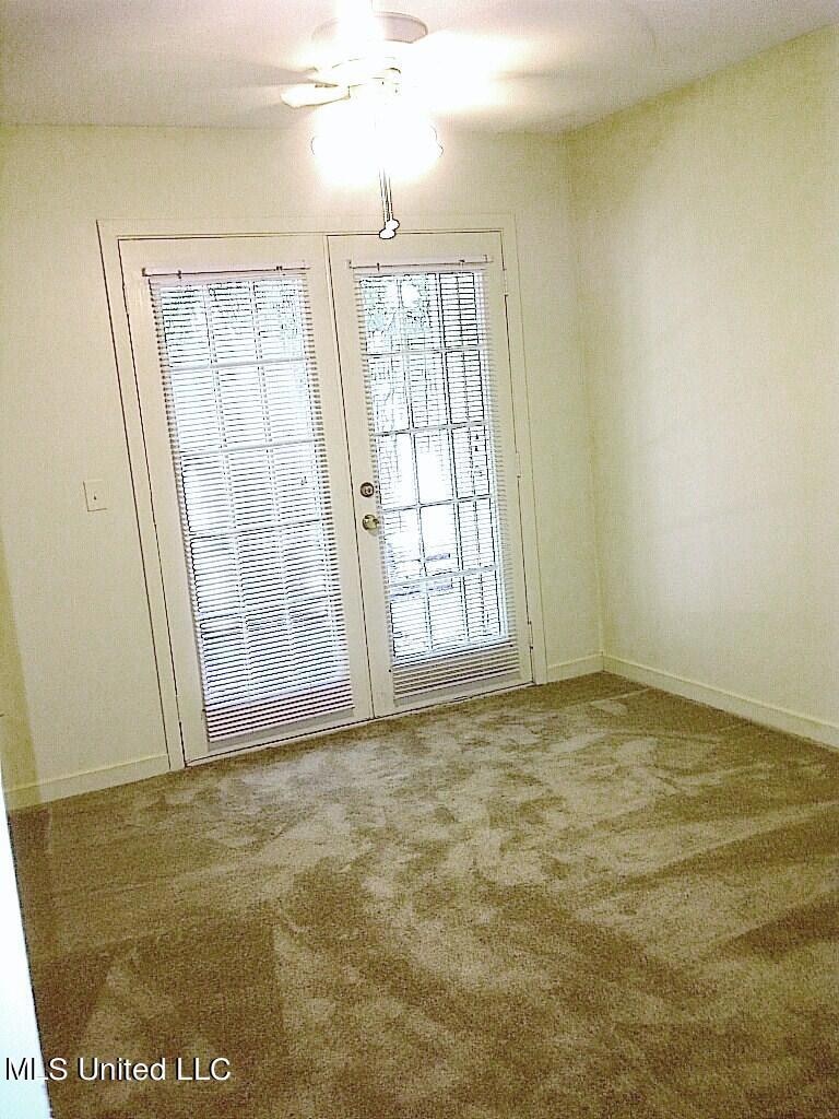 Riverview Apartment French doors to pati