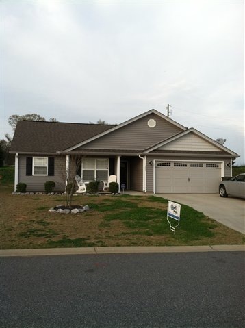 307 Kelly Farm Rd, Moore, SC 29369 - photo 1