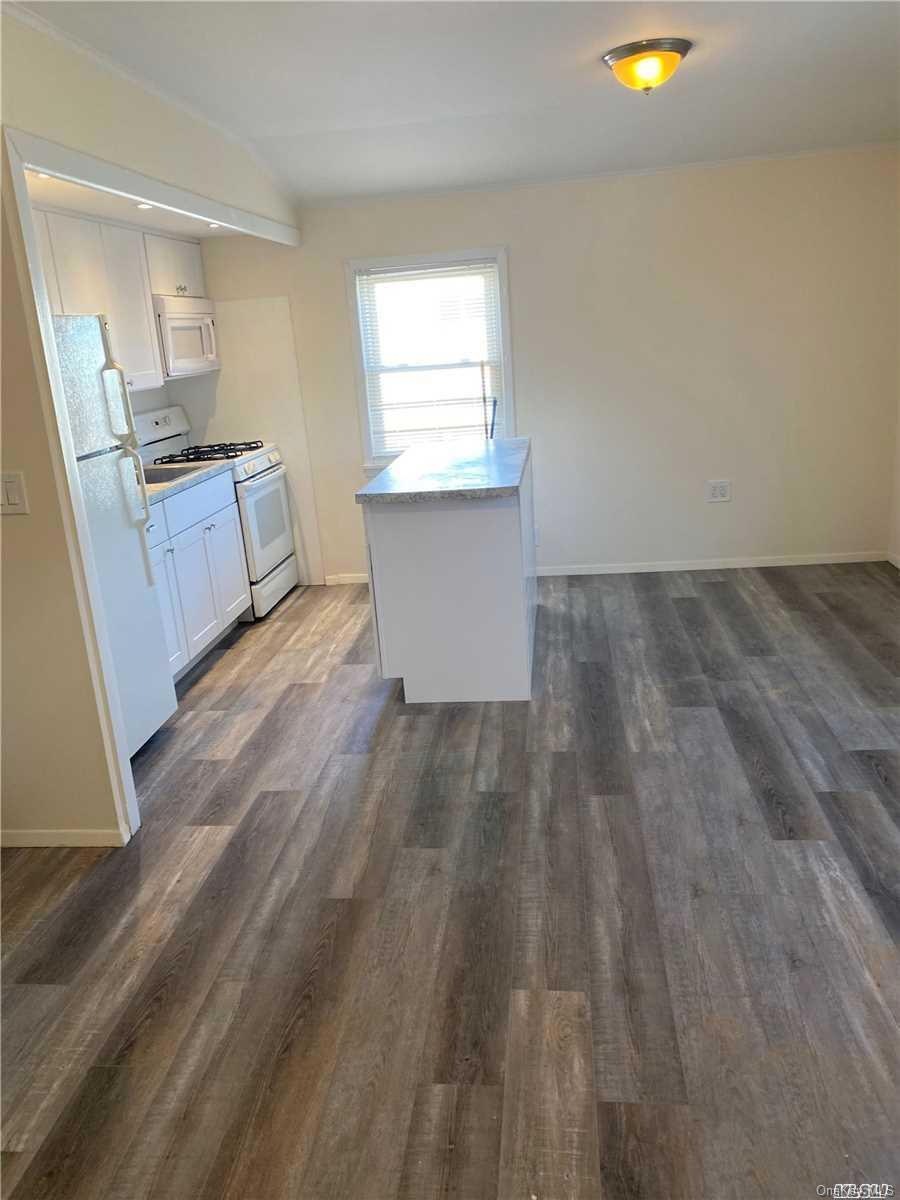 65-40 165th St unit 2nd Fl, Flushing, NY 11365 - photo 1