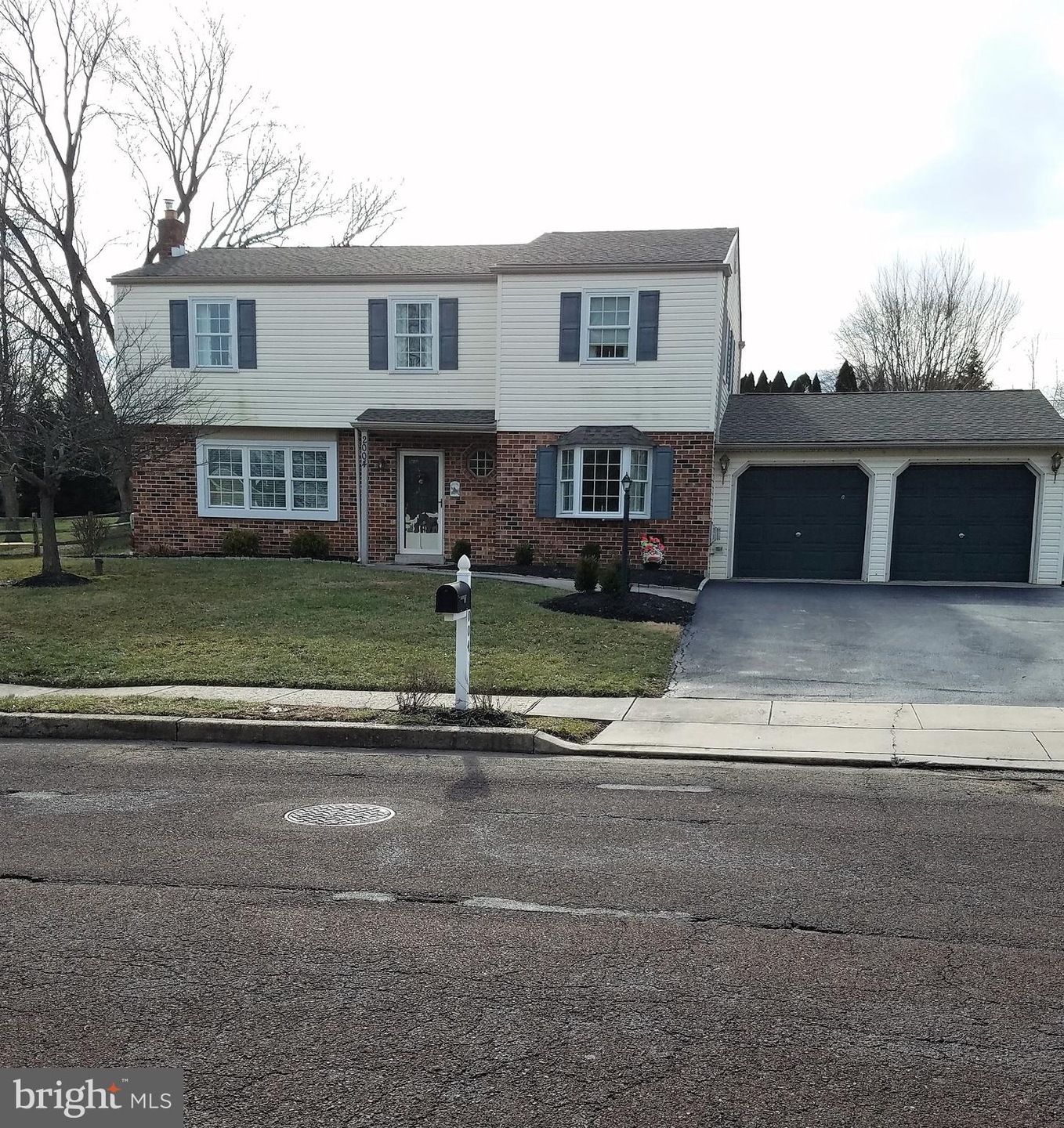 2004 Davis Dr, Norristown, PA 19403 - photo 1