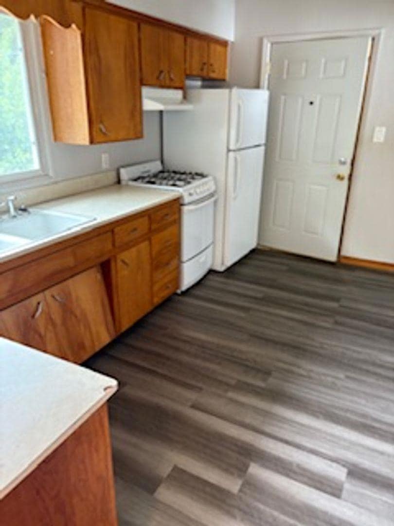 211 Fereday Ct, Waterloo, IA 50701 - photo 1