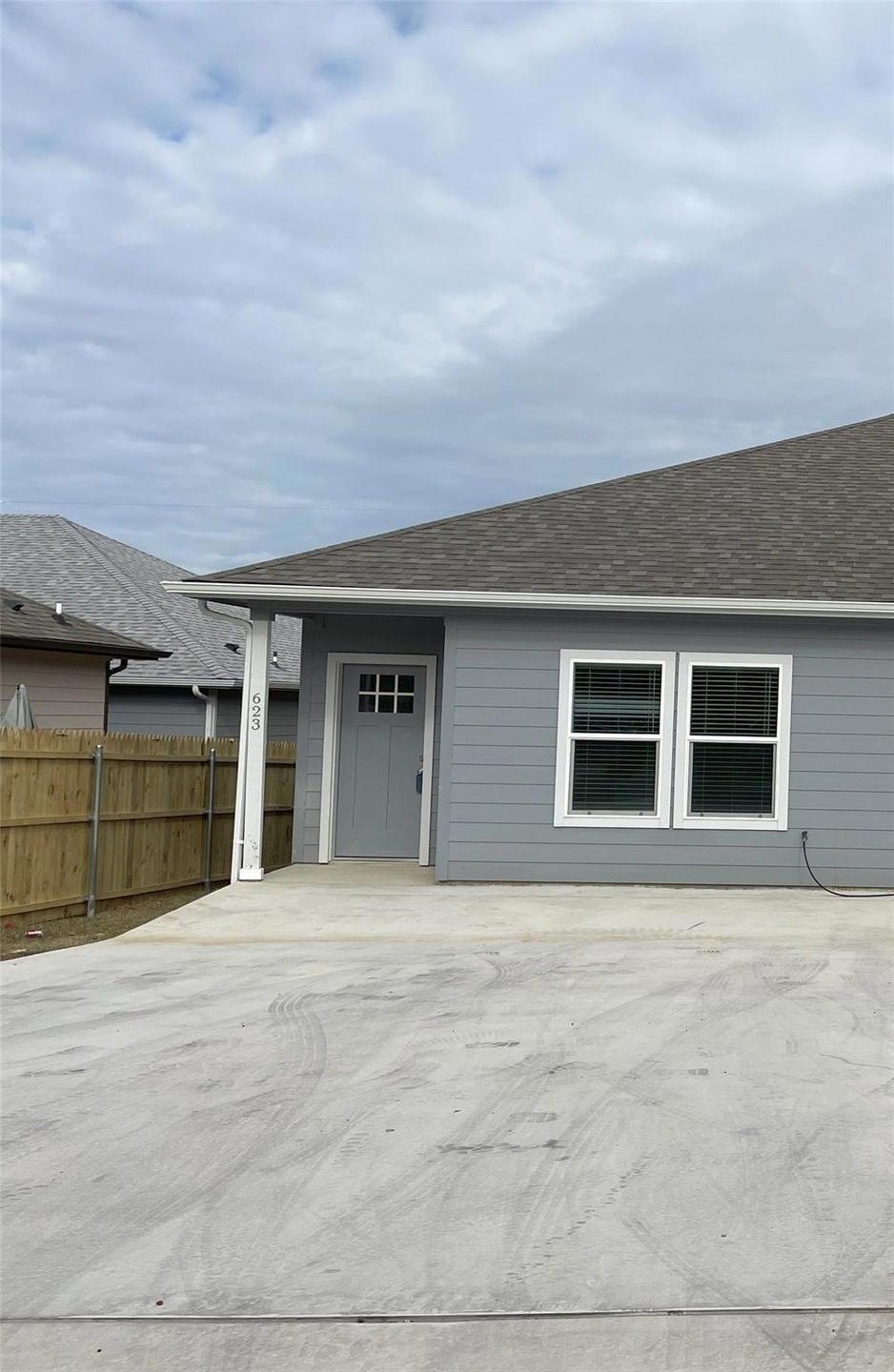 621-623 W Elm St, Denison, TX 75020 - photo 1