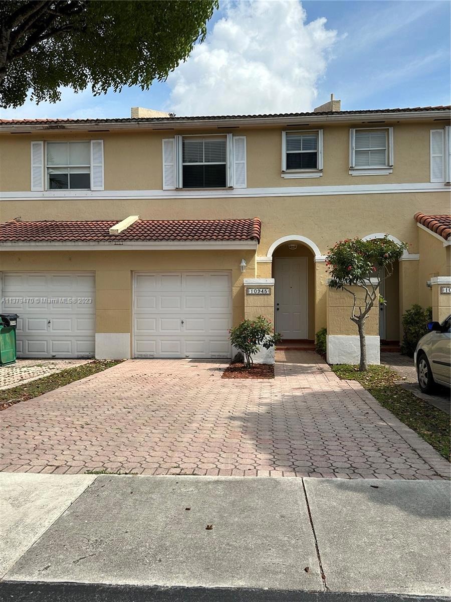 10945 NW 43rd Ln, Doral, FL 33178 - photo 1
