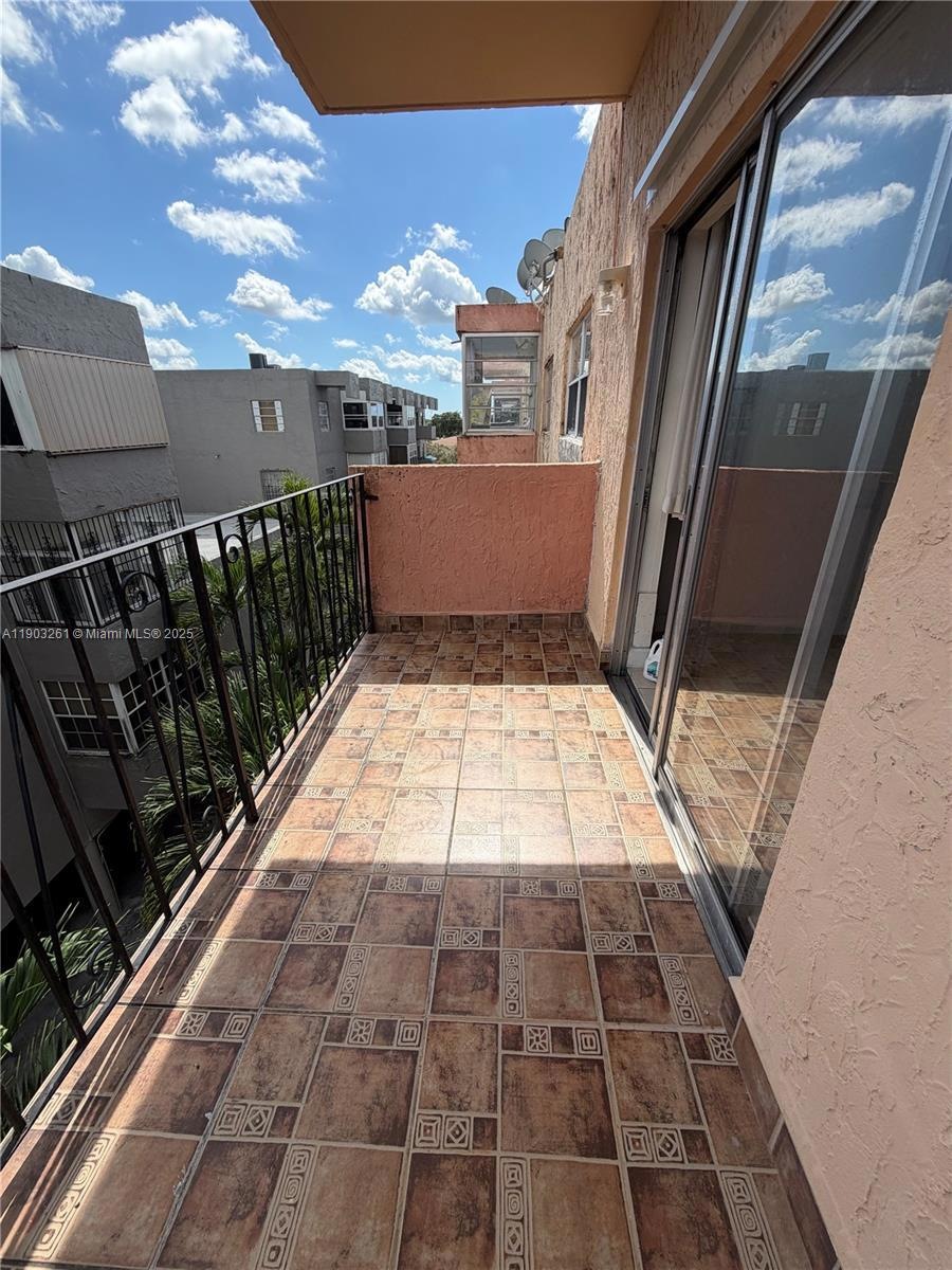 1055 W 77th St unit 411, Hialeah, FL 33014 - photo 1