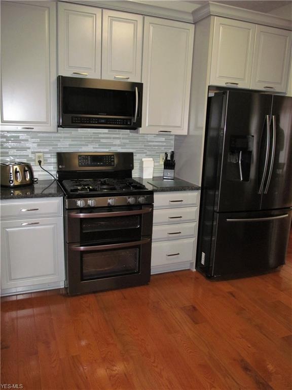 24180 Briar Patch Dr, Olmsted Falls, OH 44138 - photo 1